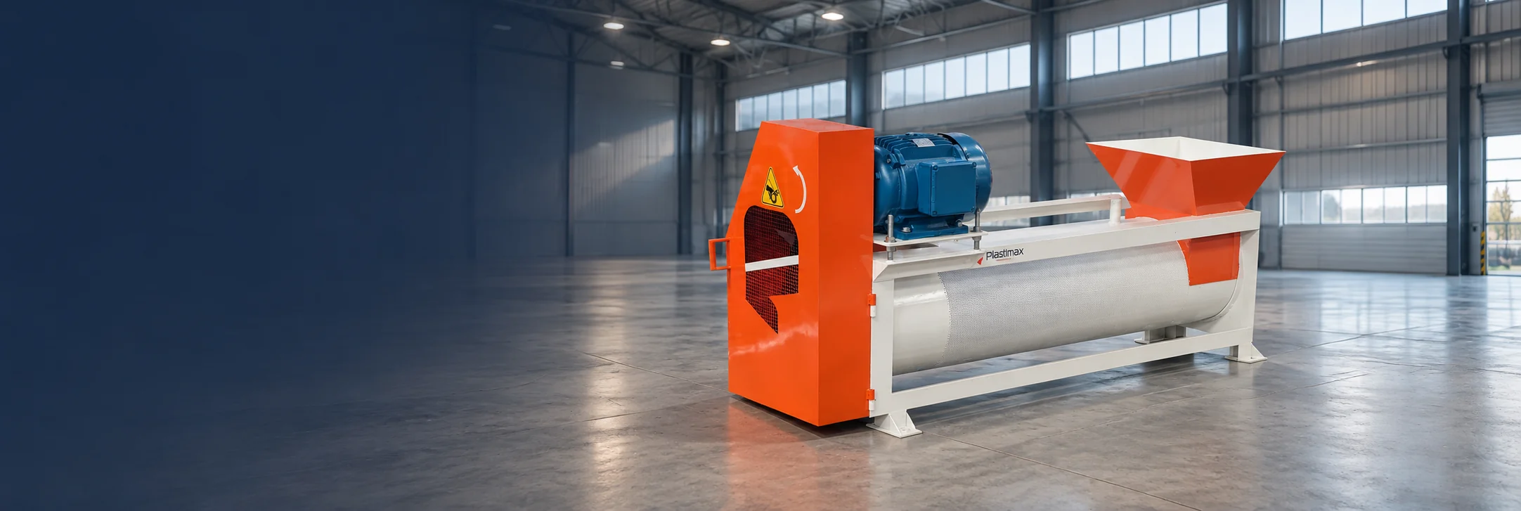 Pré-extrusora exemplo Plastimax em ambiente industrial — ambientação ilustrativa gerada por IA