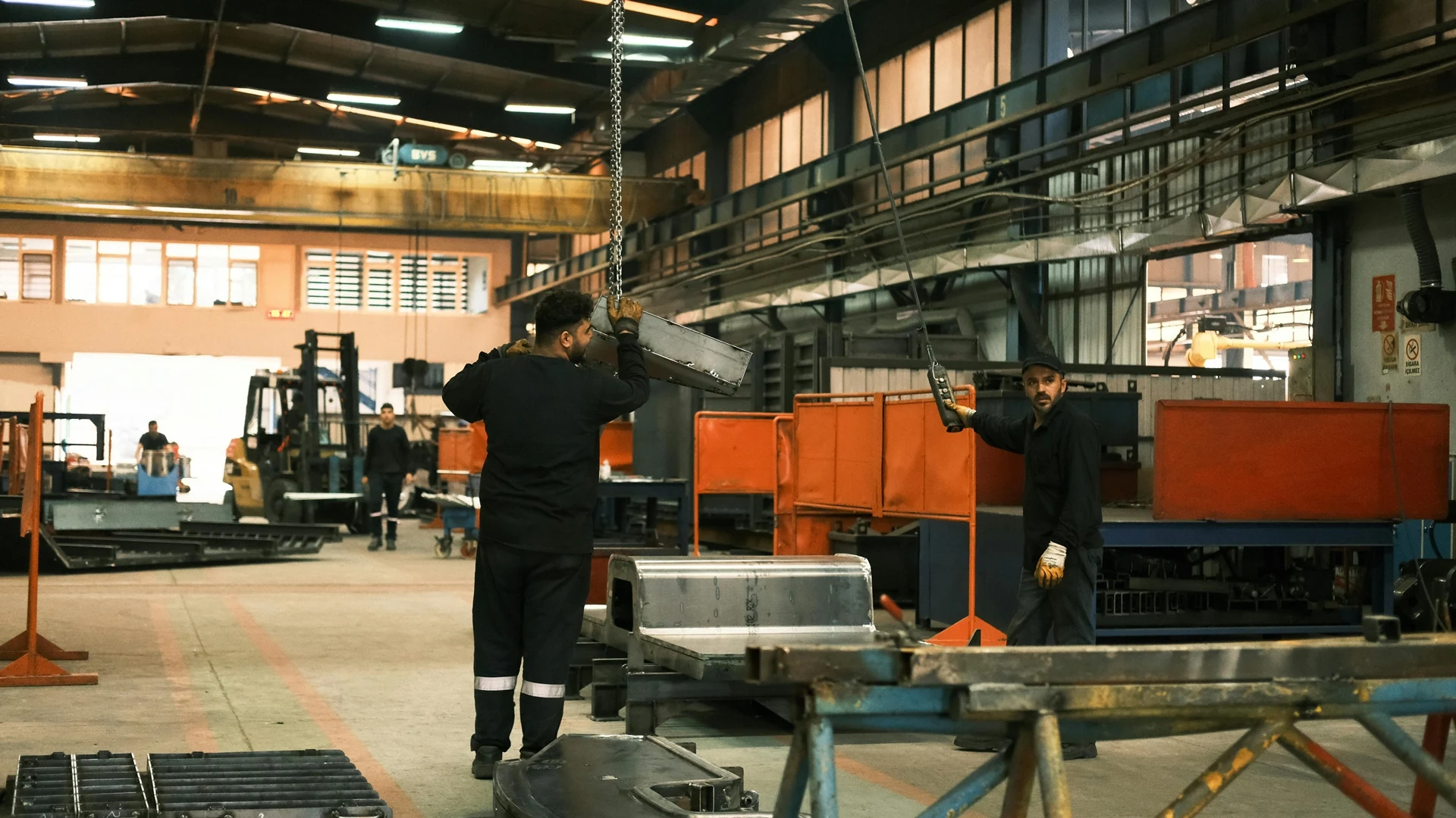 Ambiente industrial e trabalho com equipamentos, imagem ilustrativa